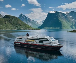 Vinn et cruise med hurtigruten Vinn et cruise med hurtigruten